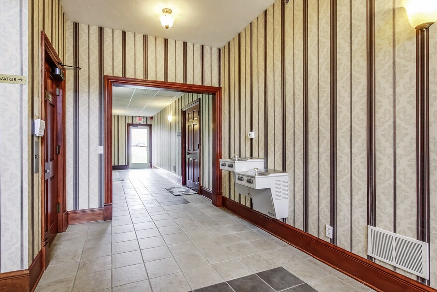 12930 James St, Holland, MI à louer - Photo intérieure – Image 3 sur 8