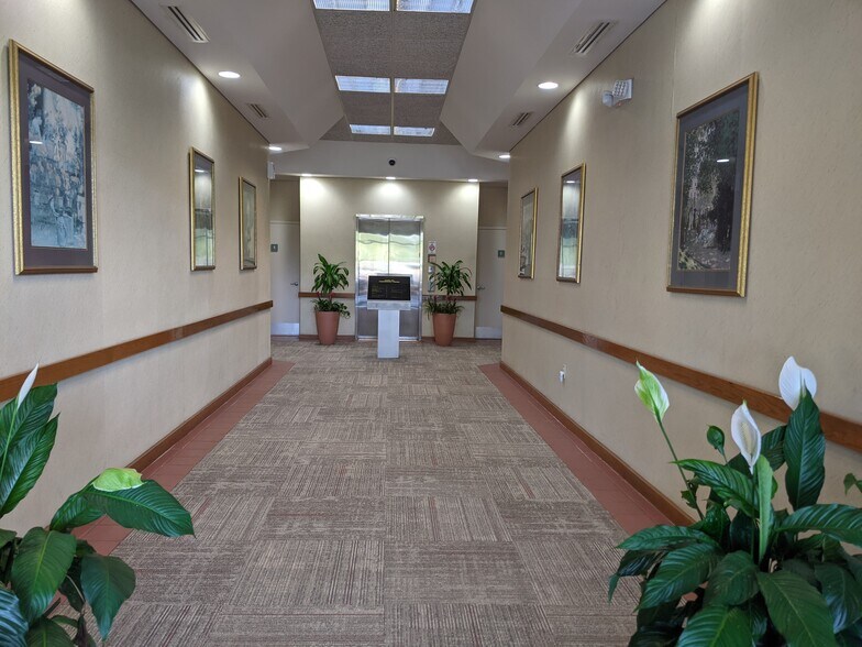 1501 Robert J Conlan Blvd NE, Palm Bay, FL à louer - Photo de l’immeuble – Image 2 sur 20