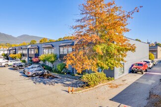 Plus de détails pour 817-831 W 1st St, North Vancouver, BC - Industriel/Logistique à vendre
