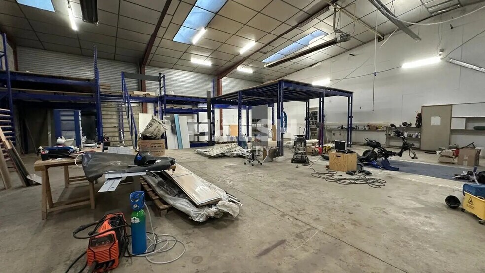 Local d'activités dans Chassieu à vendre - Photo intérieure – Image 2 sur 11