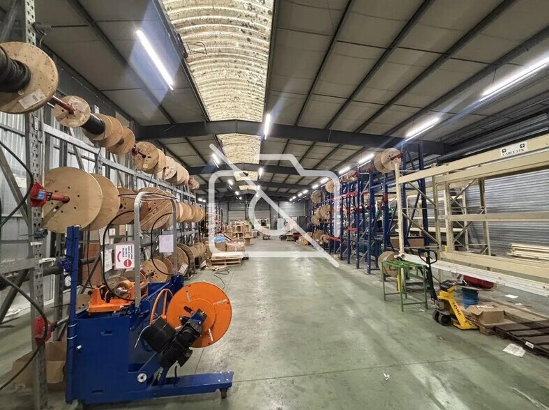 Industriel/Logistique dans Trappes à louer - Photo intérieure – Image 1 sur 10