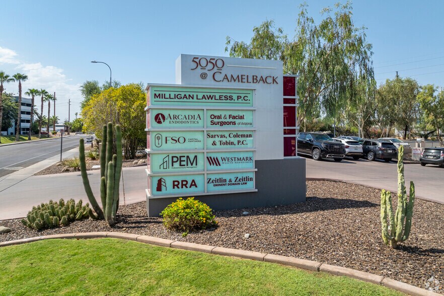 5050 N 40th St, Phoenix, AZ à louer - Photo de l’immeuble – Image 2 sur 5