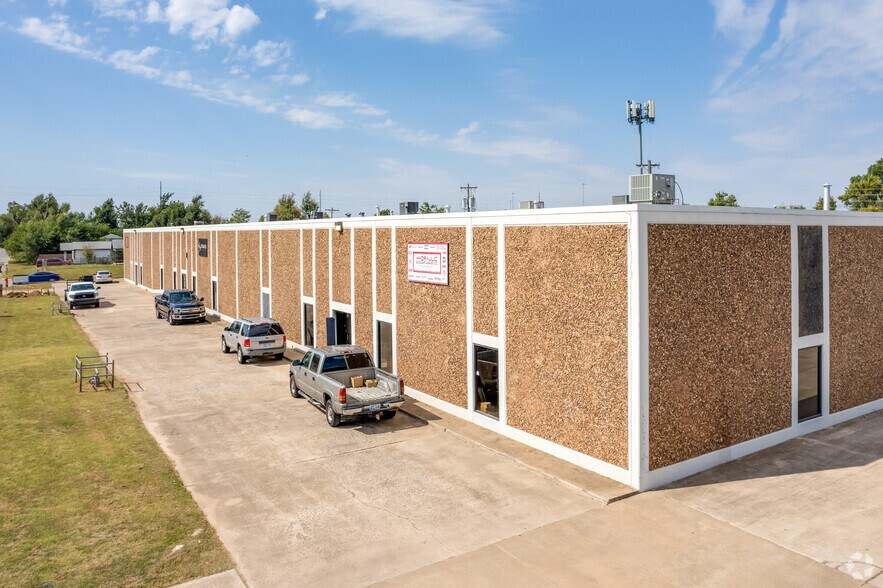 2737-2749 W California Ave, Oklahoma City, OK à louer - Photo de l’immeuble – Image 2 sur 11