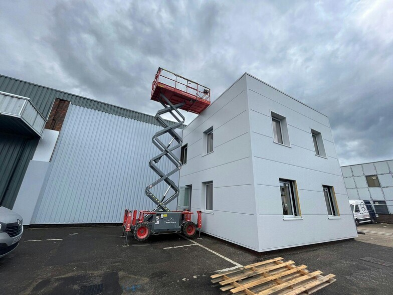 Saxon Way, West Drayton à louer - Photo de l’immeuble – Image 2 sur 5