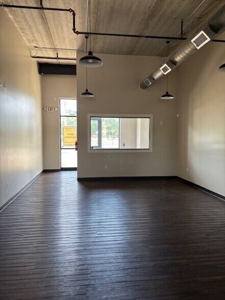 2701 W Michigan Ave, Kalamazoo, MI à louer - Photo de l’immeuble – Image 2 sur 11