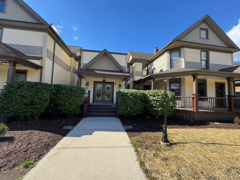 121 N Washington St, Naperville, IL à louer - Photo de l’immeuble – Image 2 sur 12