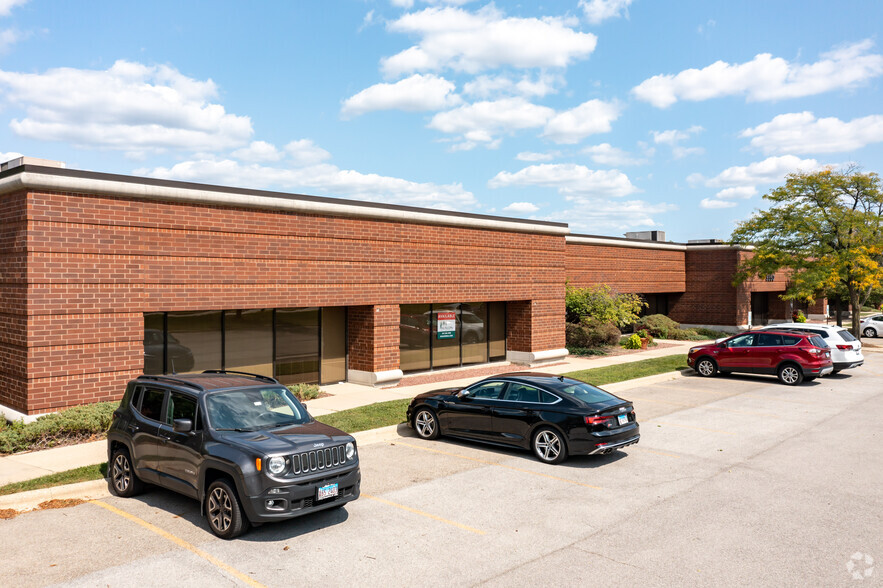 3350 W Salt Creek Ln, Arlington Heights, IL à louer - Photo principale – Image 1 sur 6