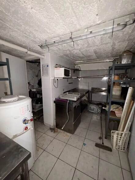 Local commercial dans Paris à louer - Photo de l’immeuble – Image 3 sur 8