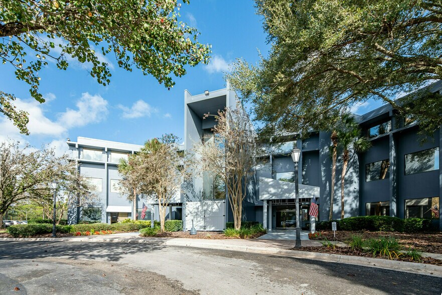 7825 Baymeadows Way, Jacksonville, FL à vendre - Photo de l’immeuble – Image 2 sur 22
