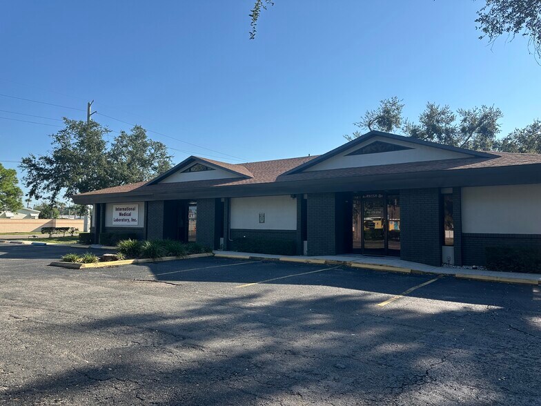 708 53rd Ave E, Bradenton, FL à louer - Photo de l’immeuble – Image 2 sur 10