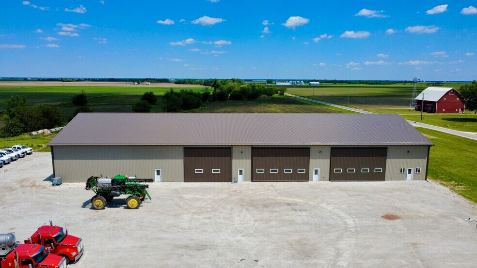 1830 E County Road 2100, Burnside, IL à vendre - Photo de l’immeuble – Image 1 sur 10