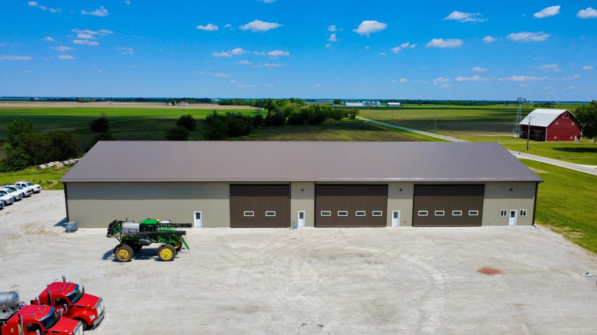1830 E County Road 2100, Burnside, IL à vendre Photo de l’immeuble– Image 1 sur 11