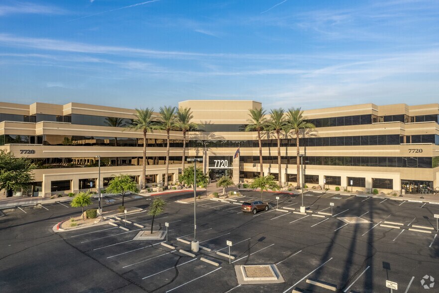 7720 N 16th St, Phoenix, AZ à louer - Photo de l’immeuble – Image 2 sur 6