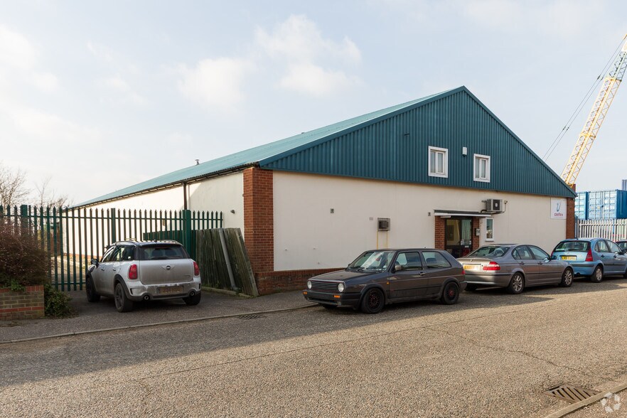 14-14A Springfield Rd, Burnham On Crouch à vendre - Photo de l’immeuble – Image 2 sur 3