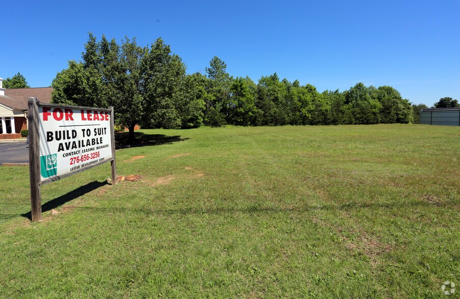 300 W Commonwealth Blvd, Martinsville, VA à vendre - Photo de l’immeuble – Image 2 sur 5
