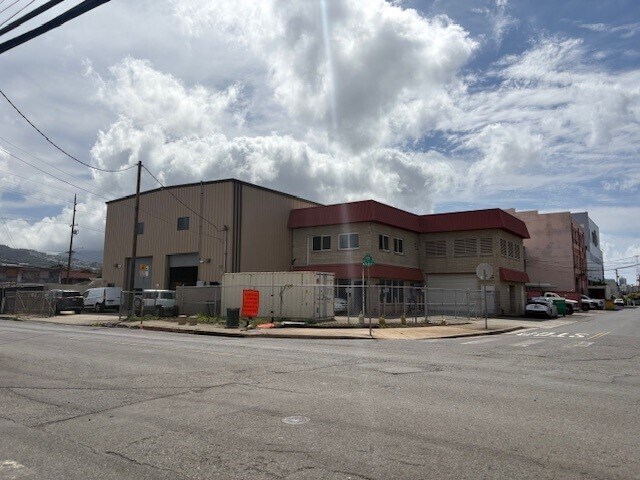 523 Mokauea St, Honolulu, HI à louer - Photo de l’immeuble – Image 2 sur 16