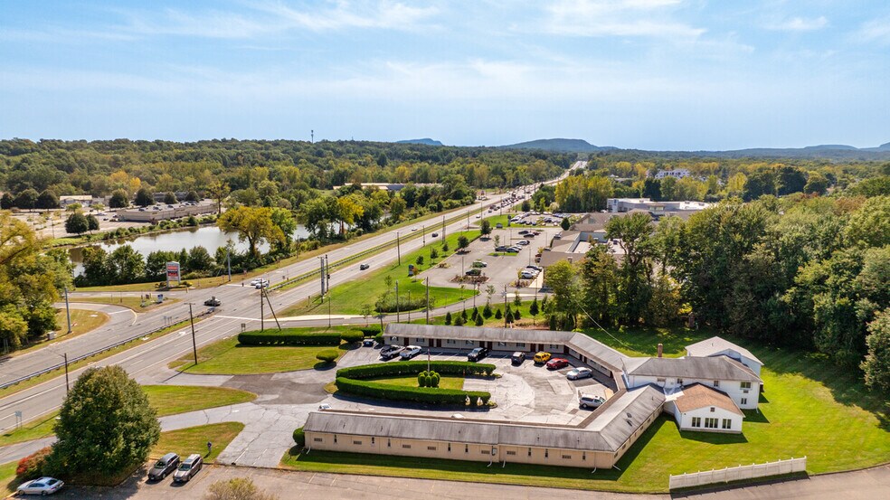 176 Berlin Tpke, Berlin, CT à louer - Photo de l’immeuble – Image 3 sur 5