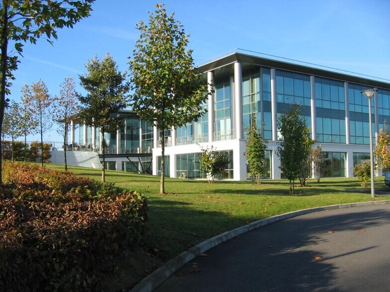 229 Rue De La Belle Etoile, Roissy-en-France à louer - Photo de l’immeuble – Image 1 sur 10