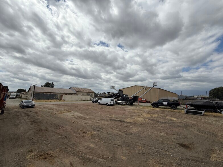 7812 Chino Ave, Ontario, CA à vendre - Photo de l’immeuble – Image 3 sur 18