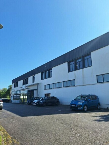 Local d’activités dans Quimper à louer - Photo de l’immeuble – Image 1 sur 2