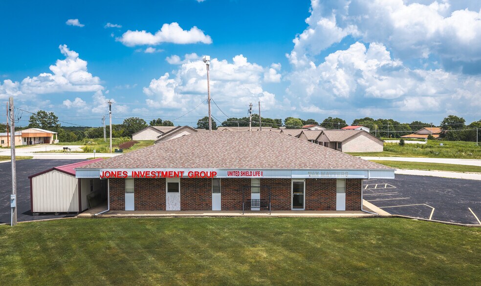 575 Marshall Dr, Saint Robert, MO à vendre - Photo de l’immeuble – Image 1 sur 20