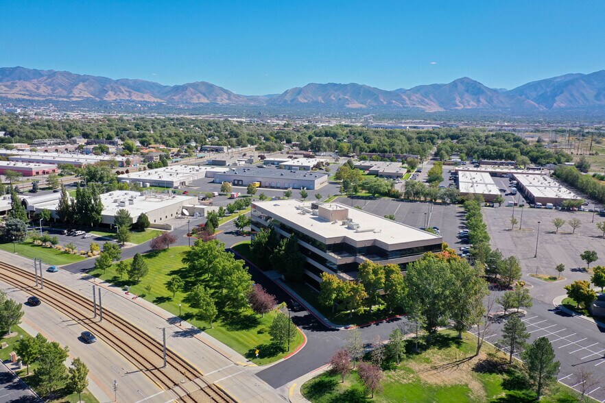 2835 Decker Lake Dr, Salt Lake City, UT à louer - Aérien – Image 3 sur 13