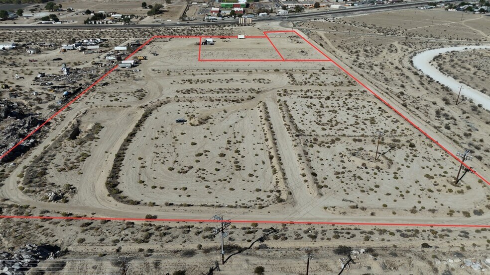 15321 Walton Rd, Oro Grande, CA à vendre - Photo de l’immeuble – Image 2 sur 10