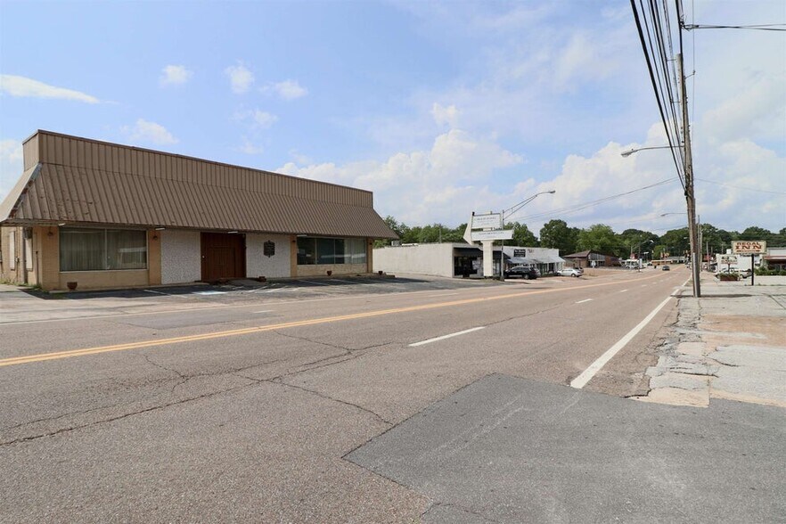 617 N 22nd Ave, Humboldt, TN à vendre - Photo de l’immeuble – Image 2 sur 15
