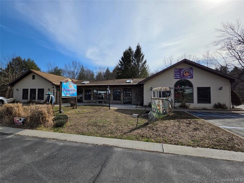 951 State 17B Rt, Mongaup Valley, NY à vendre - Photo de l’immeuble – Image 3 sur 49
