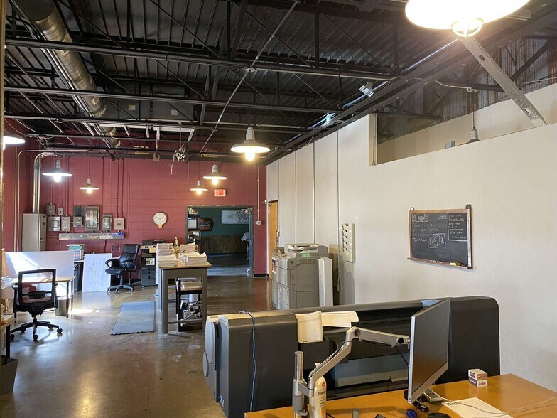 1232 E Trafficway, Springfield, MO à vendre - Photo intérieure – Image 3 sur 13