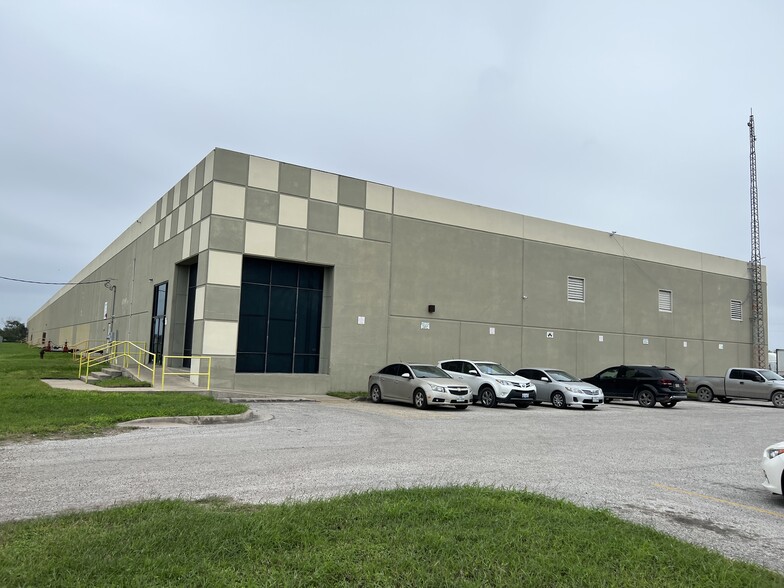8250 Ruben M Torres Blvd, Brownsville, TX à louer - Photo de l’immeuble – Image 1 sur 9