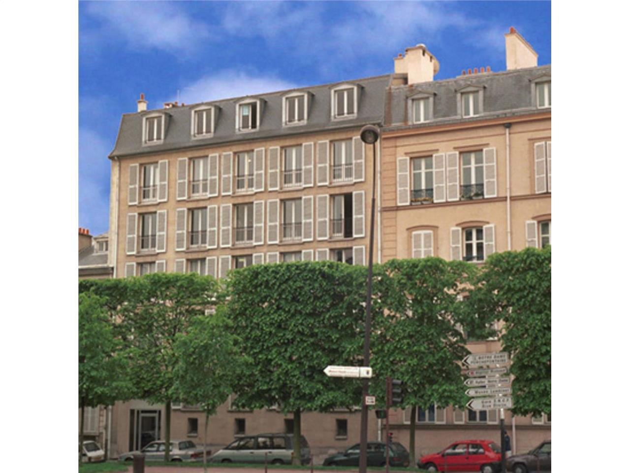 Bureau dans Versailles à louer Photo de l’immeuble– Image 1 sur 4