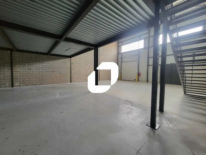 Local d’activités dans Marcoussis à louer - Photo de l’immeuble – Image 3 sur 11