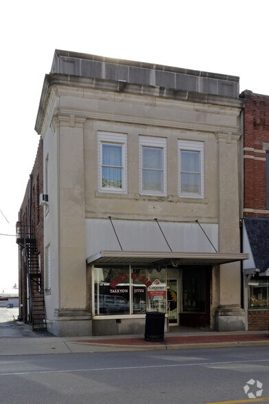 115 S Anderson St, Elwood, IN à louer - Photo de l’immeuble – Image 2 sur 29