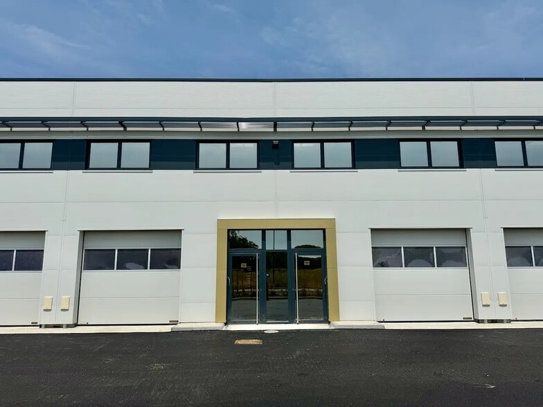 5 Rue Clément Ader, Saint-Pierre-du-Perray à louer - Photo de l’immeuble – Image 1 sur 4
