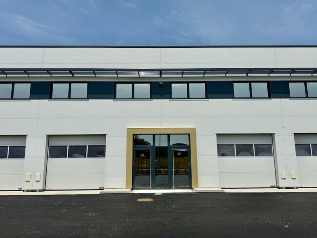 Plus de détails pour 5 Rue Clément Ader, Saint-Pierre-du-Perray - Local d'activités à louer