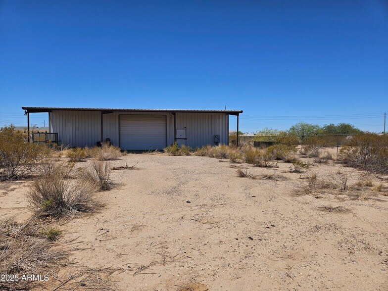 15955 S Sunland Gin Rd, Arizona City, AZ à vendre - Photo principale – Image 1 sur 8