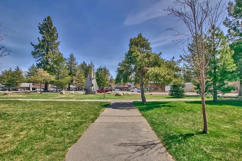 2042 Lake Tahoe Blvd, South Lake Tahoe, CA à louer - Photo de l’immeuble – Image 3 sur 7