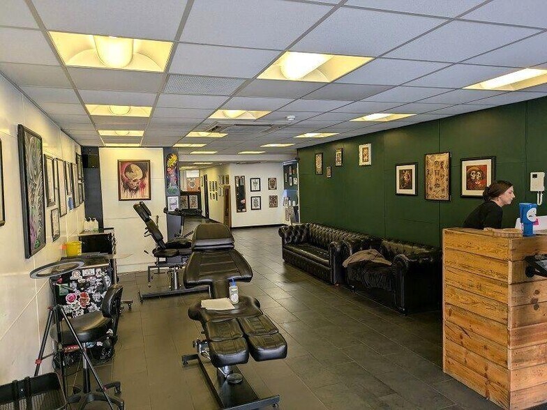 65-67 Whitby Rd, Ellesmere Port à louer - Photo de l’immeuble – Image 3 sur 14