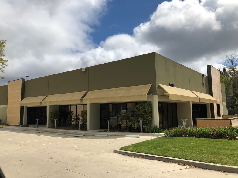 1280 Rancho Conejo Blvd, Thousand Oaks, CA à louer - Photo de l’immeuble – Image 2 sur 6