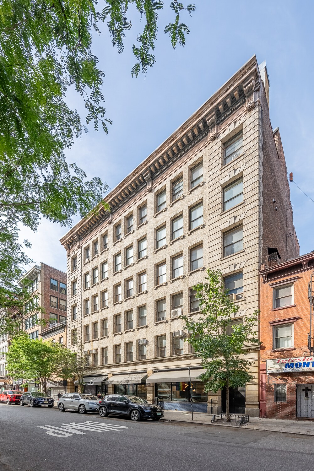 114 W 17th St, New York, NY à vendre Photo de l’immeuble– Image 1 sur 8