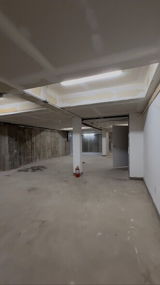 3354 Farrington St, Flushing, NY à louer - Photo de l’immeuble – Image 3 sur 7