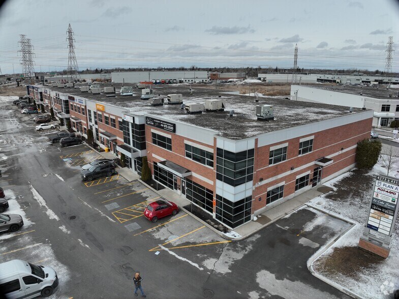 4293-4345 Des Laurentides (A-15) E, Laval, QC à louer – Image 2 sur 8