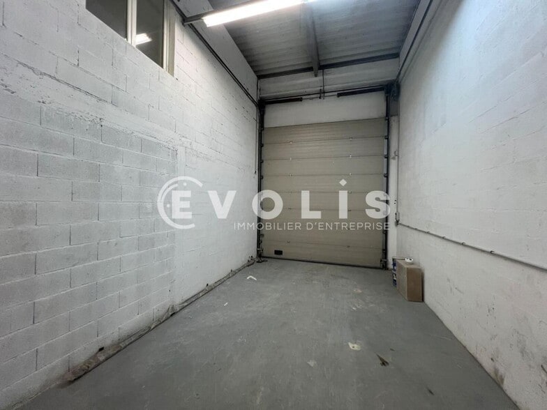 Local d'activités dans Moissy-Cramayel à vendre - Photo intérieure – Image 2 sur 11