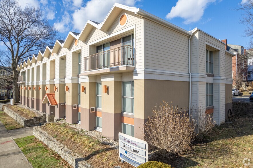 2181 Victory Pky, Cincinnati, OH à louer - Photo principale – Image 1 sur 14