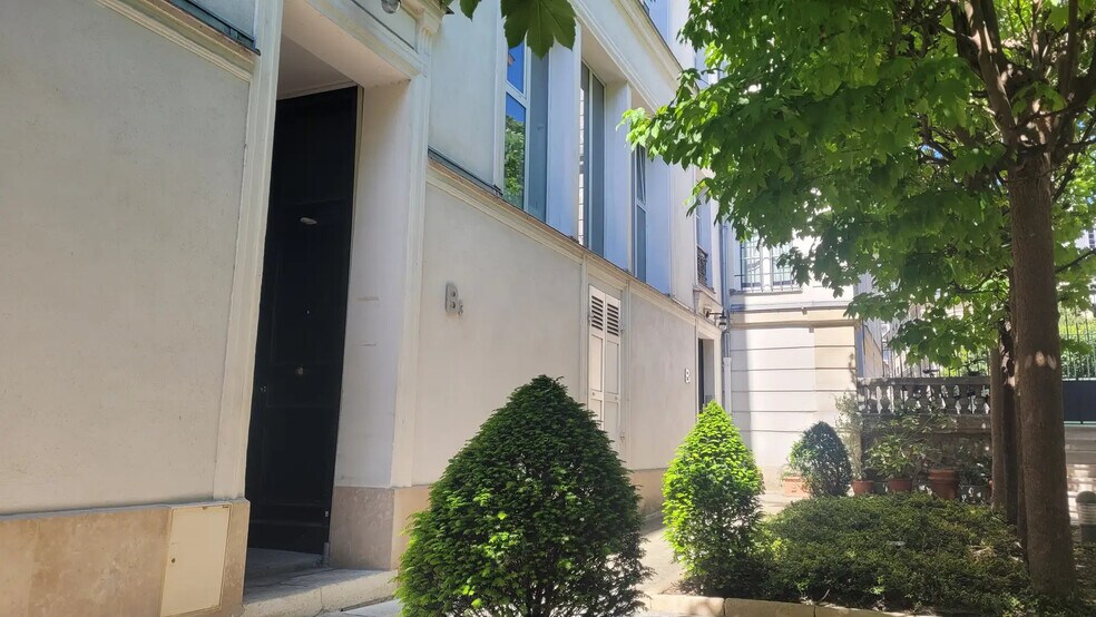 11 Rue Chateaubriand, Paris à vendre - Photo de l’immeuble – Image 3 sur 15