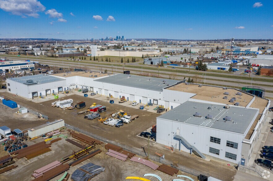 4511 Glenmore Trl SE, Calgary, AB à louer - Photo de l’immeuble – Image 3 sur 15