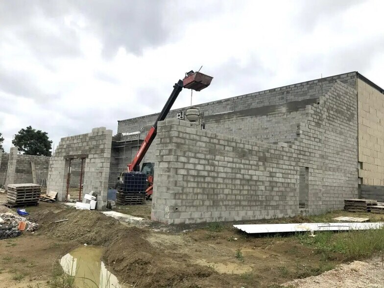 Local d'activités dans Garidech à vendre - Photo de l’immeuble – Image 2 sur 11