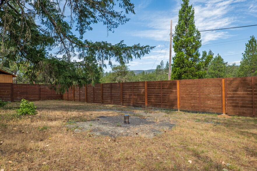 33105 Redwood Hwy, Cave Junction, OR à vendre - Photo de l’immeuble – Image 3 sur 18