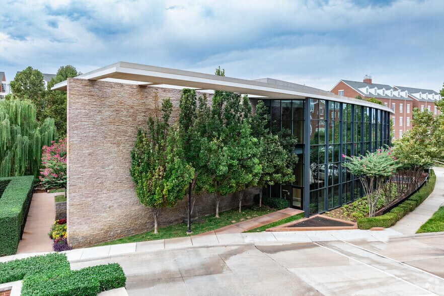 6225 N Classen Blvd, Oklahoma City, OK à vendre - Photo principale – Image 1 sur 6